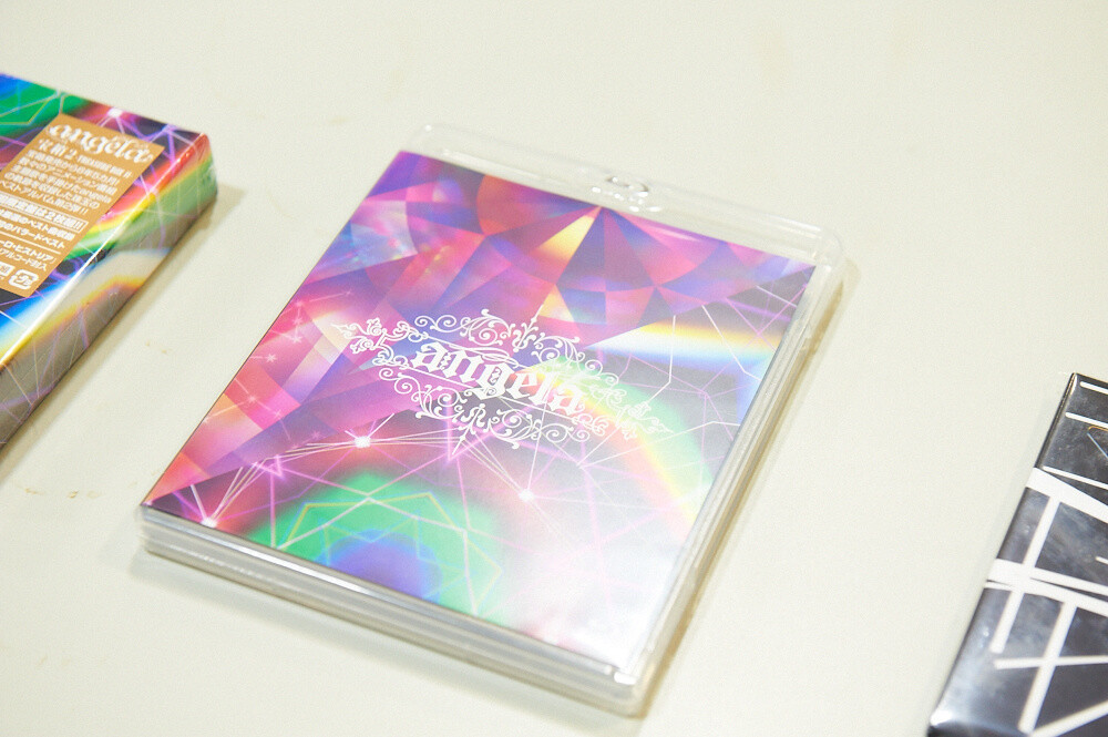 *Something Containing Takarabako and Takarabako 2 to Listen to on Blu-ray* In addition to every song from the first greatest hits album *Takarabako: Treasure Box* and the second *Takarabako 2: Treasure Box II*, it also includes backing track versions of each song. 96 songs total. 5