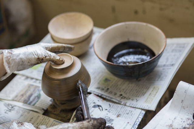 Urushi Umbrella Bottles Combine Traditional Japan with Everyday Convenience 10