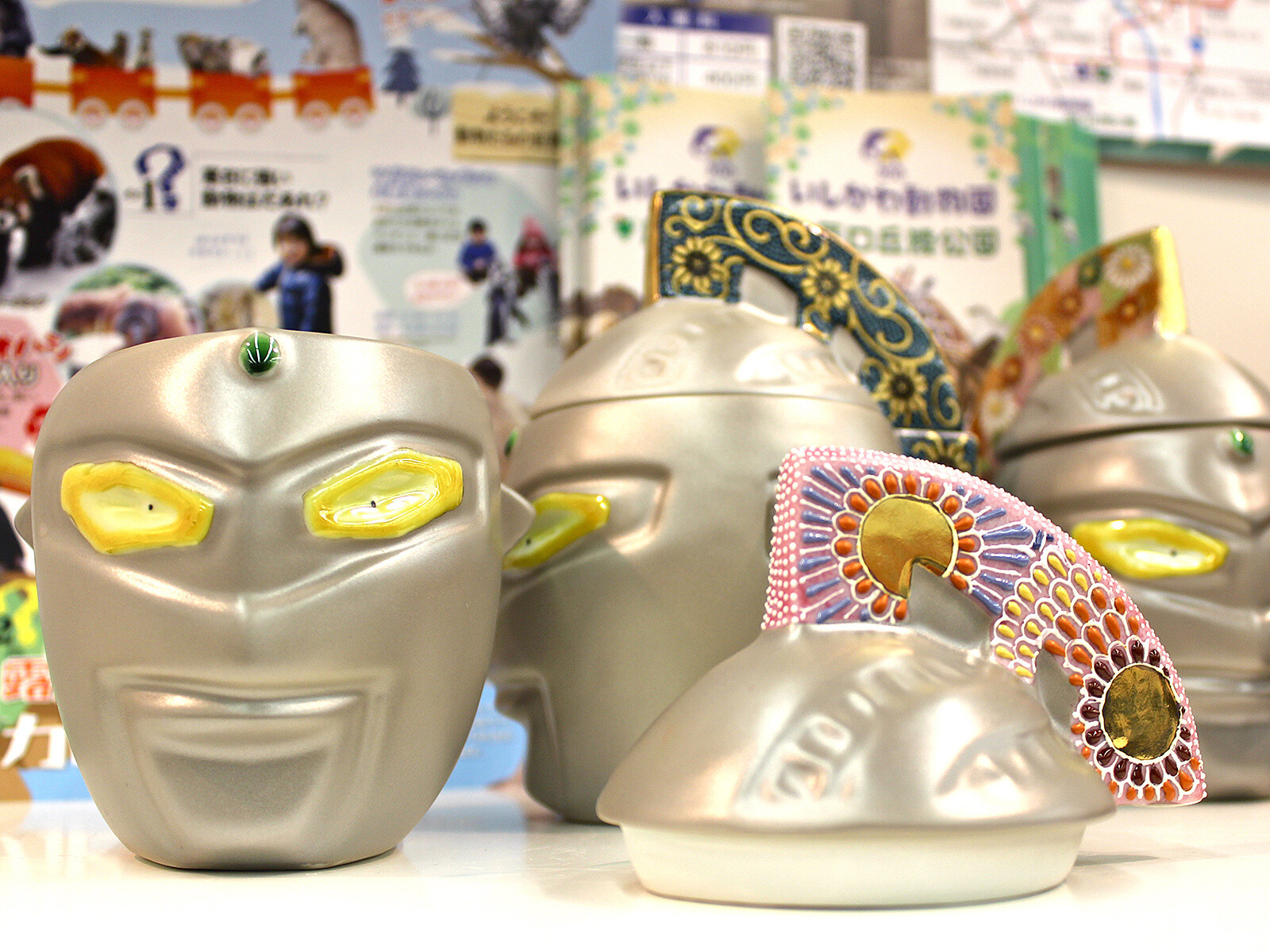 Small Kutani pots with Eye Slugger! 4