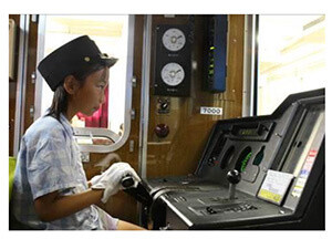 Driving a train at the Hankyu Hanshin Railway Institute 0