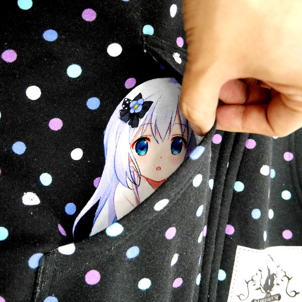 Inside the right pocket of the Chino Graphic Hoodie 3