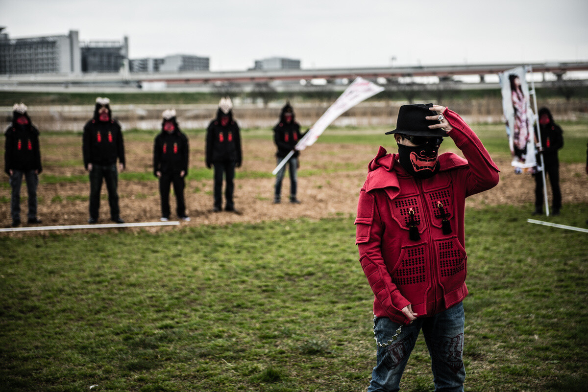 [Last Samurai?!] 30 Samurai in Modern Armor Gather for Epic Cavalry Fight 9