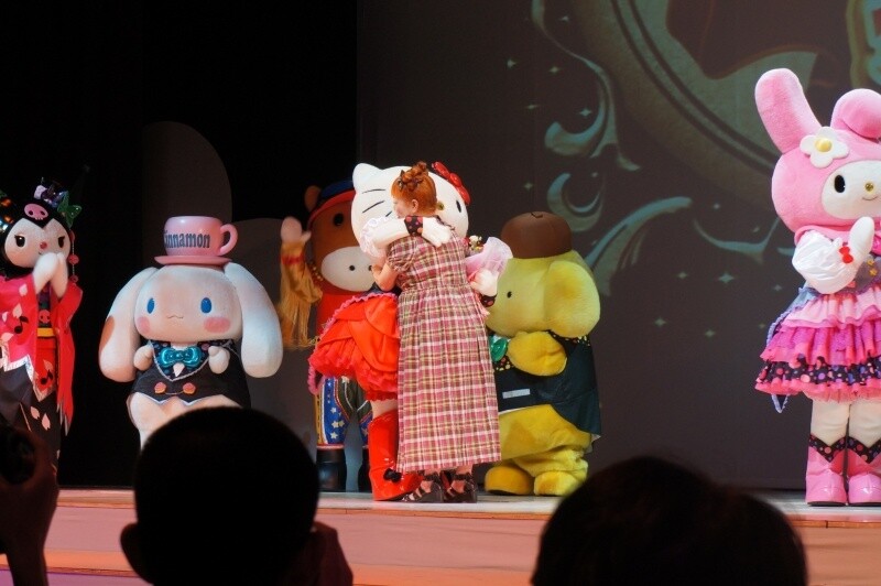 Designer Yuko Yamaguchi hugs Hello Kitty 15