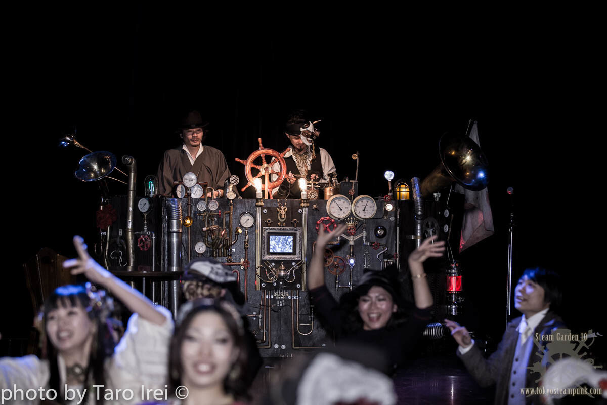 Travel Back in Time to a World of Traditional Japanese Fashion... and Steampunk! 2