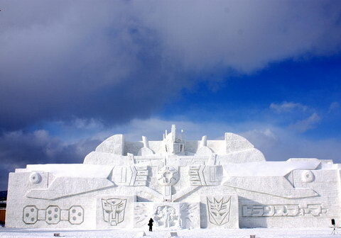 Giant Transformer snow sculpture 0