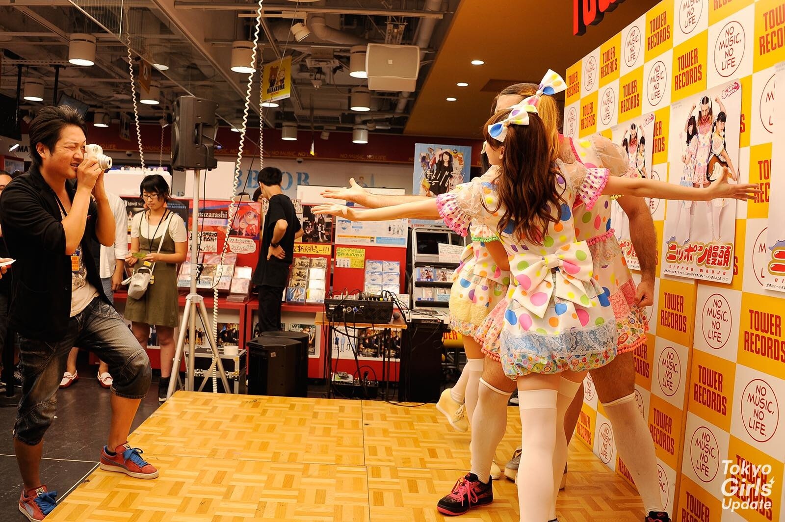 LADY BABY Whips Up a Frenzy at Tower Records in Shibuya During Release Event! 21