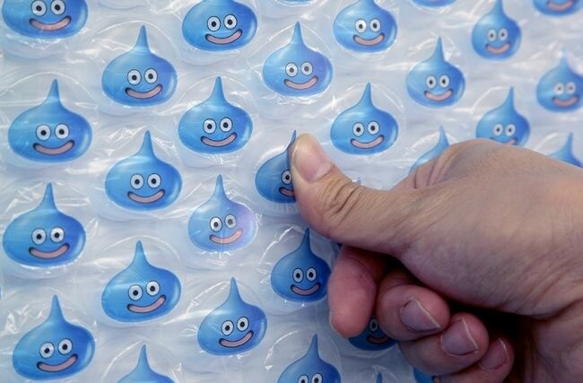 Pop and Conquer Them! 100,000 Slimes Appear on Massive Bubble Wrap in Shinjuku Station 1
