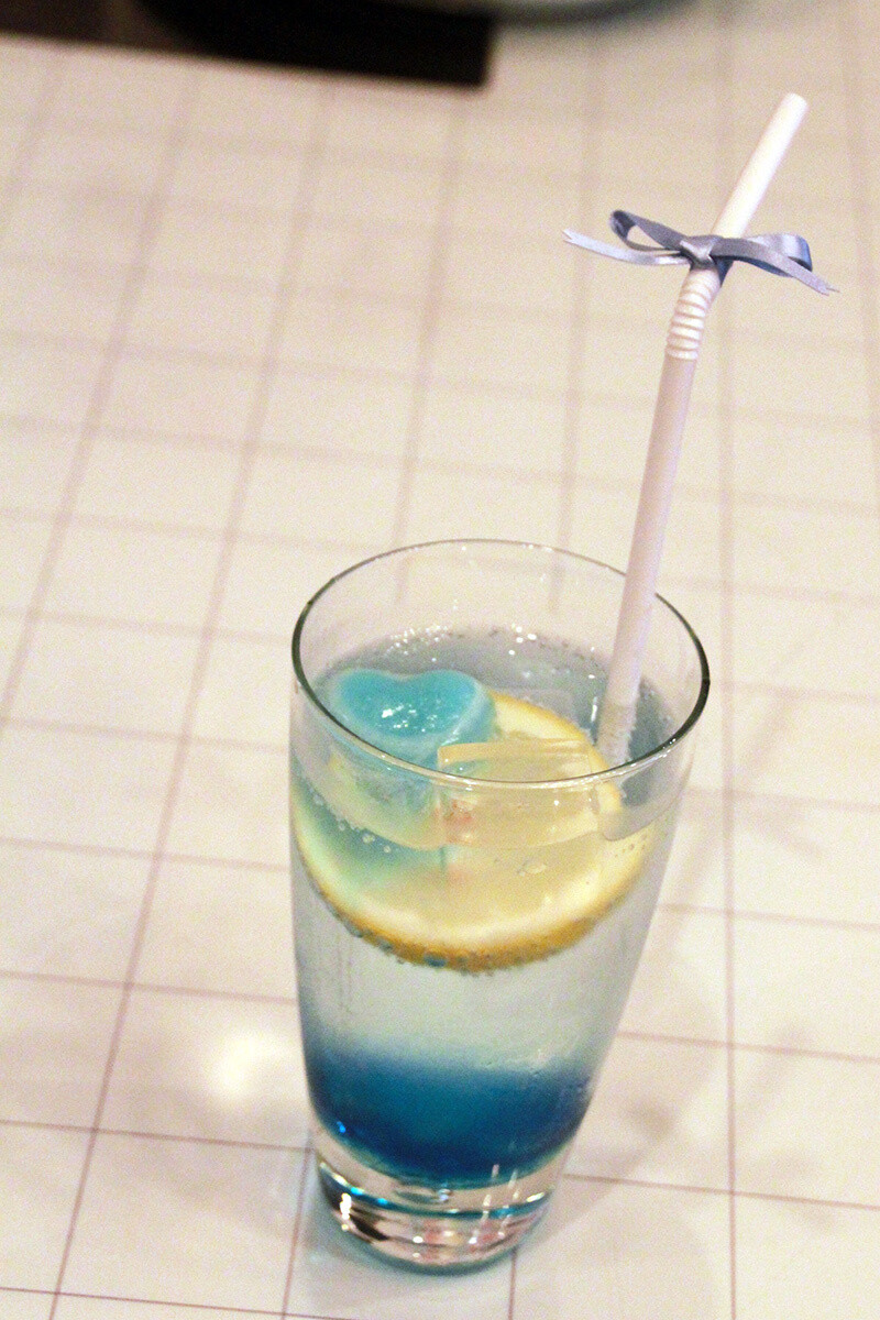 Heart Cider (Alice version) (580 yen). This had heart-shaped ice and round lemon slices to resemble the sun. 8