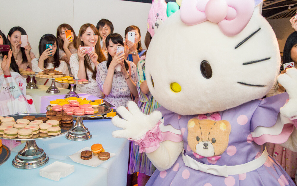 PR Ambassador HELLO KITTY Appears at Charity Event “Macaron Day”! 9