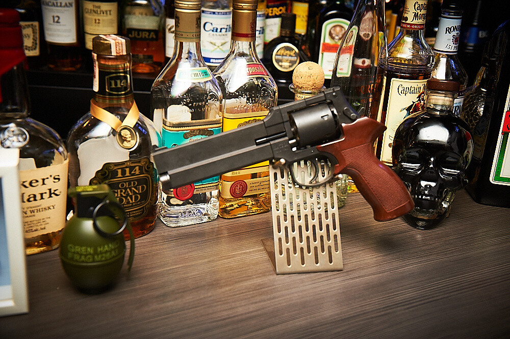 Commemorating the Release of the Newest Volume - Experience the World of *Black Lagoon* Through a Collaboration with Shooting Bar EA 23