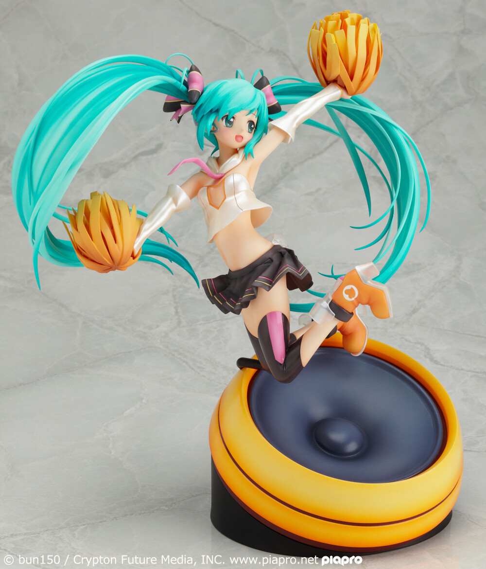 Supporting Victims of the 2016 Kumamoto Earthquakes with Cheerful Ver. Figures of Hatsune Miku and Mikazuki Munechika from Touken Ranbu 1