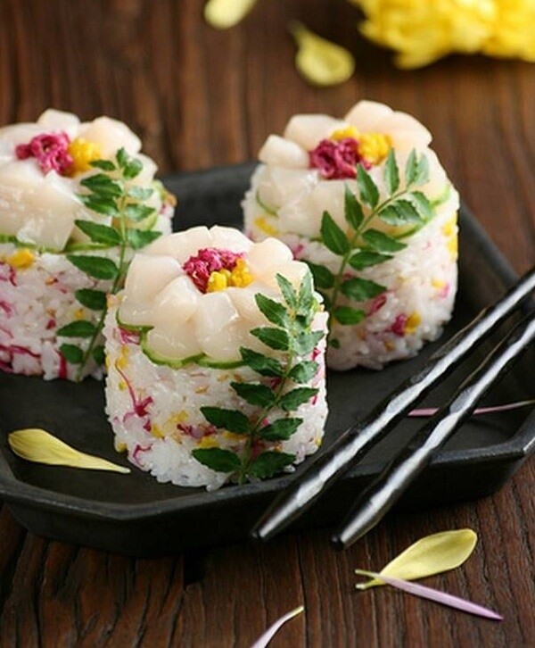 10 Coolest Sushi Pieces Ever 8
