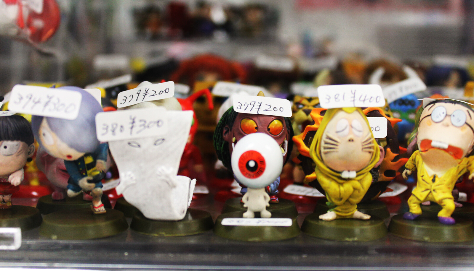 ASTOP: A Rental Showcase Specialty Shop in Akihabara 0