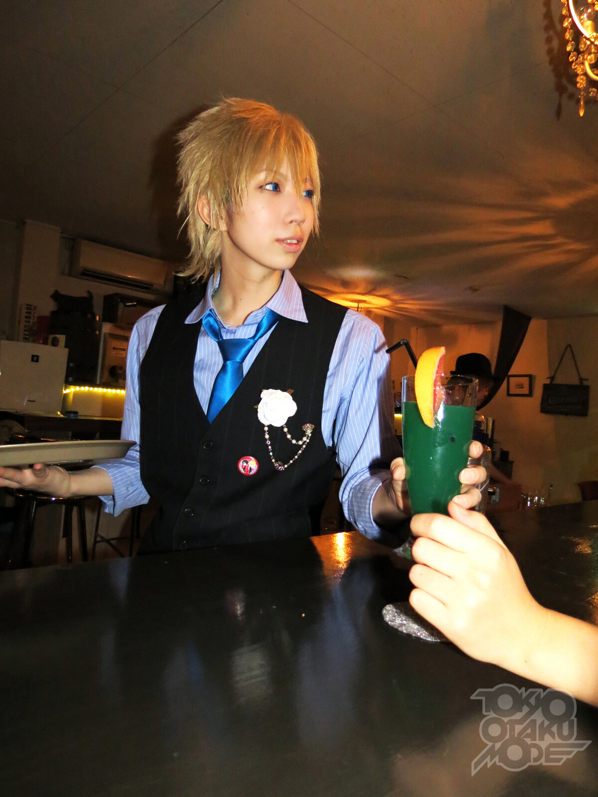 Naoto, who serves his customers with a wonderfull smile. 1