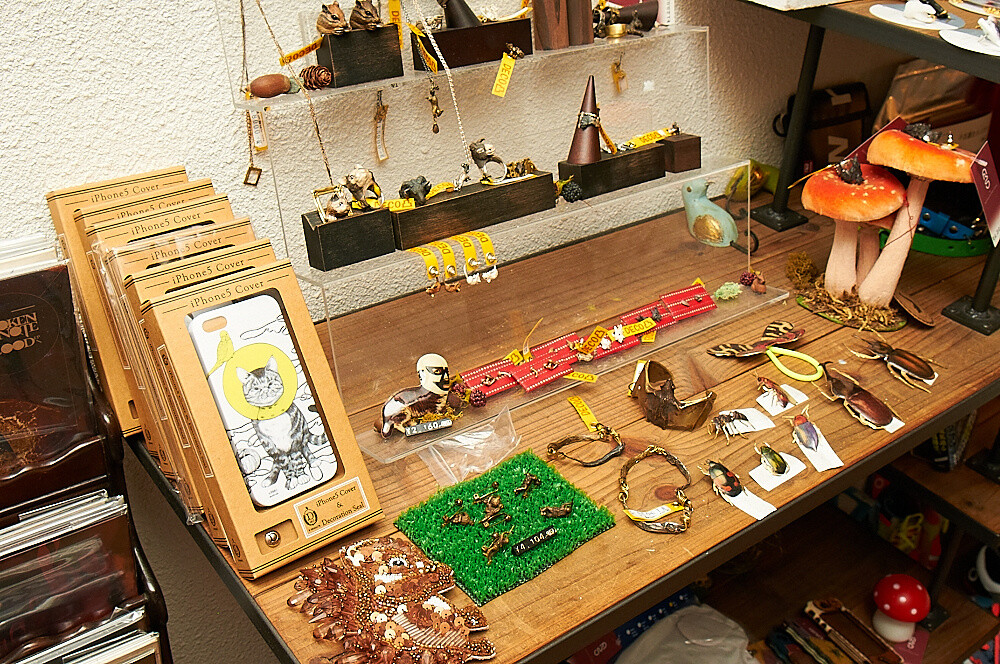 Aiming for High Dimension Anime/Manga Design: MHz Presents the Worlds of *Knights of Sidonia* and *Dorohedoro* in Clothing 38