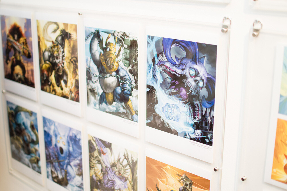 “Lord of Vermilion” is a dark fantasy piece. The illustrations have a dark, realistic touch to match the older age bracket of the game’s audience.  10