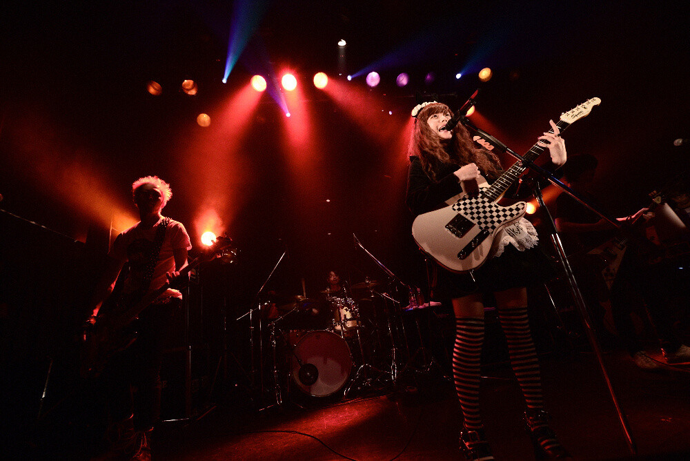 During the performance of “Nee, Kamatte?” Milky showed off her guitar playing and high vocal range. 11