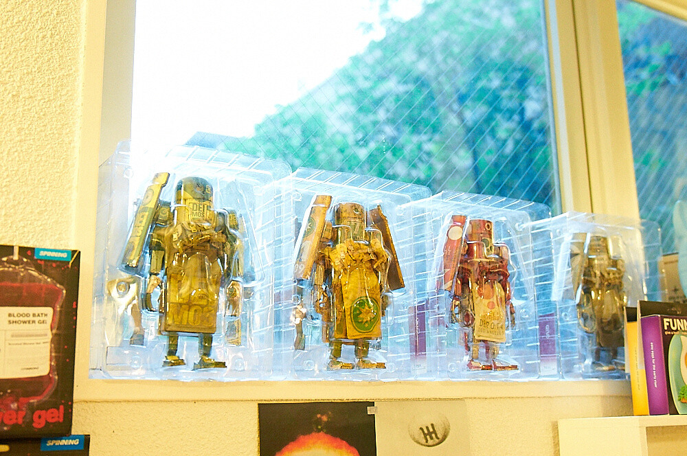 Aiming for High Dimension Anime/Manga Design: MHz Presents the Worlds of *Knights of Sidonia* and *Dorohedoro* in Clothing 45