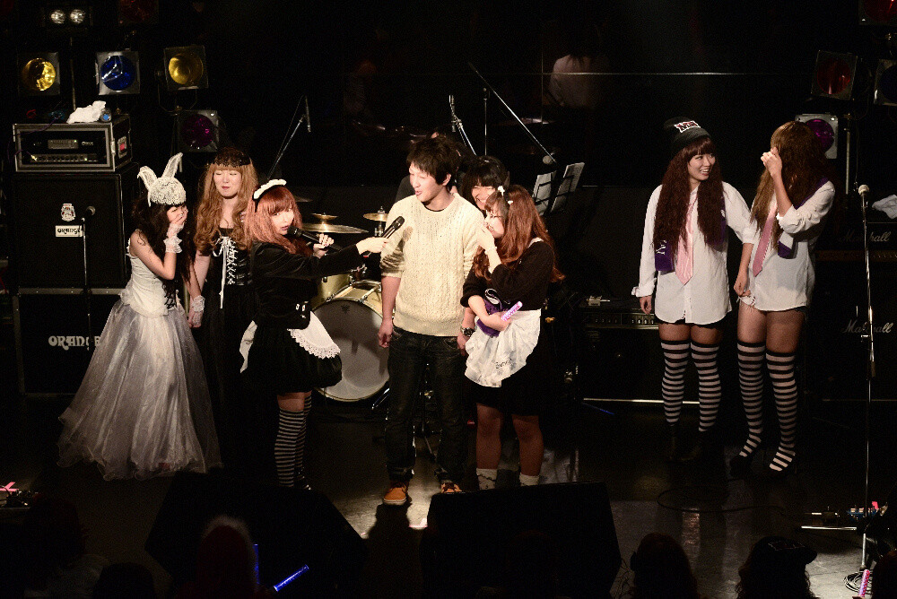 Milky Bunny Puts on a Cute Rock Concert! 20