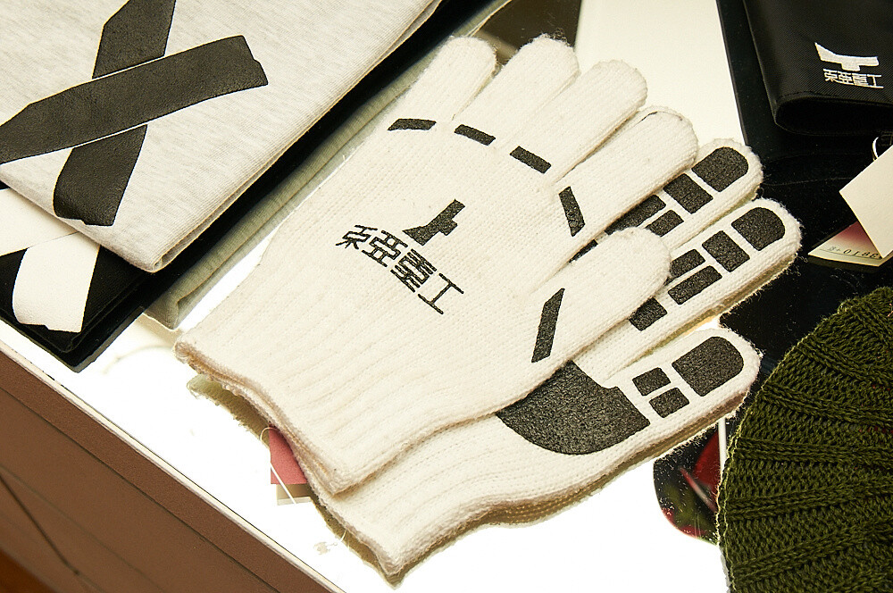 Aiming for High Dimension Anime/Manga Design: MHz Presents the Worlds of *Knights of Sidonia* and *Dorohedoro* in Clothing 7