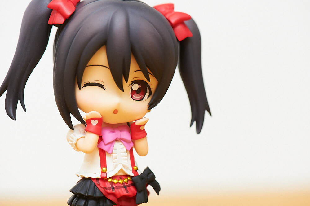 Her posed look at concerts is “niconii” as well. 15