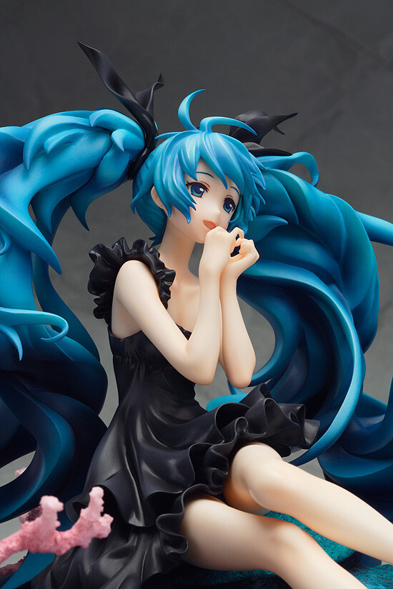 Hatsune Miku Deep Sea Girl buy Ver. figure