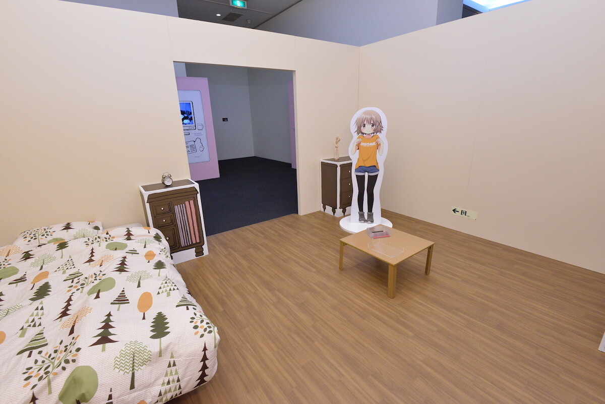 Ume Aoki Exhibition Begins 15