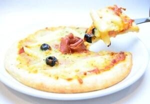 Ikki’s Captivating Pizza: © IF DF/Amnesia Production Committee 6