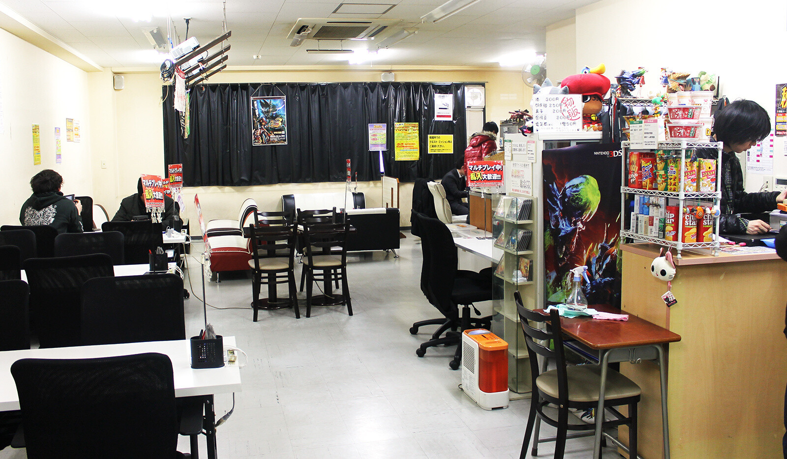 Portable Game Cafe Akihabara Shukaijo: Handheld Games, Cell Phone Games, Play Them All Here! 7