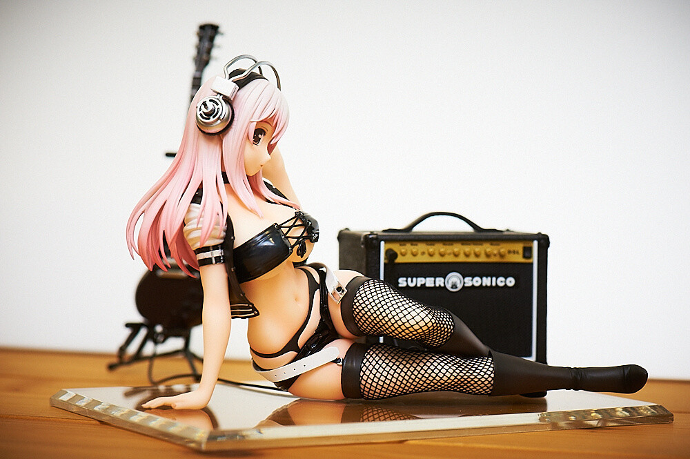 She even gives The Runaways a run for their money! (Okay, that’s pretty old.) "Super Sonico: After The Party 1/6th Scale Figure" is currently available on the TOM Premium Shop. 42