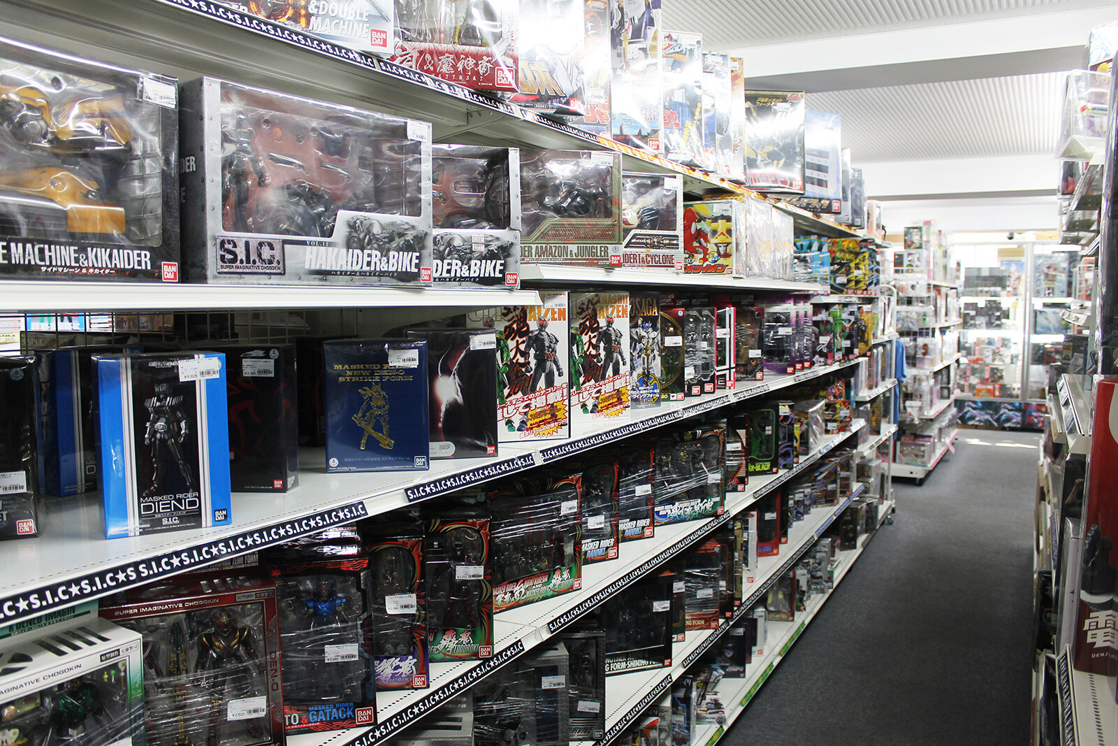 JUNGLE AKIHABARA: A Shop for Buying and Selling Toys in Akihabara 1