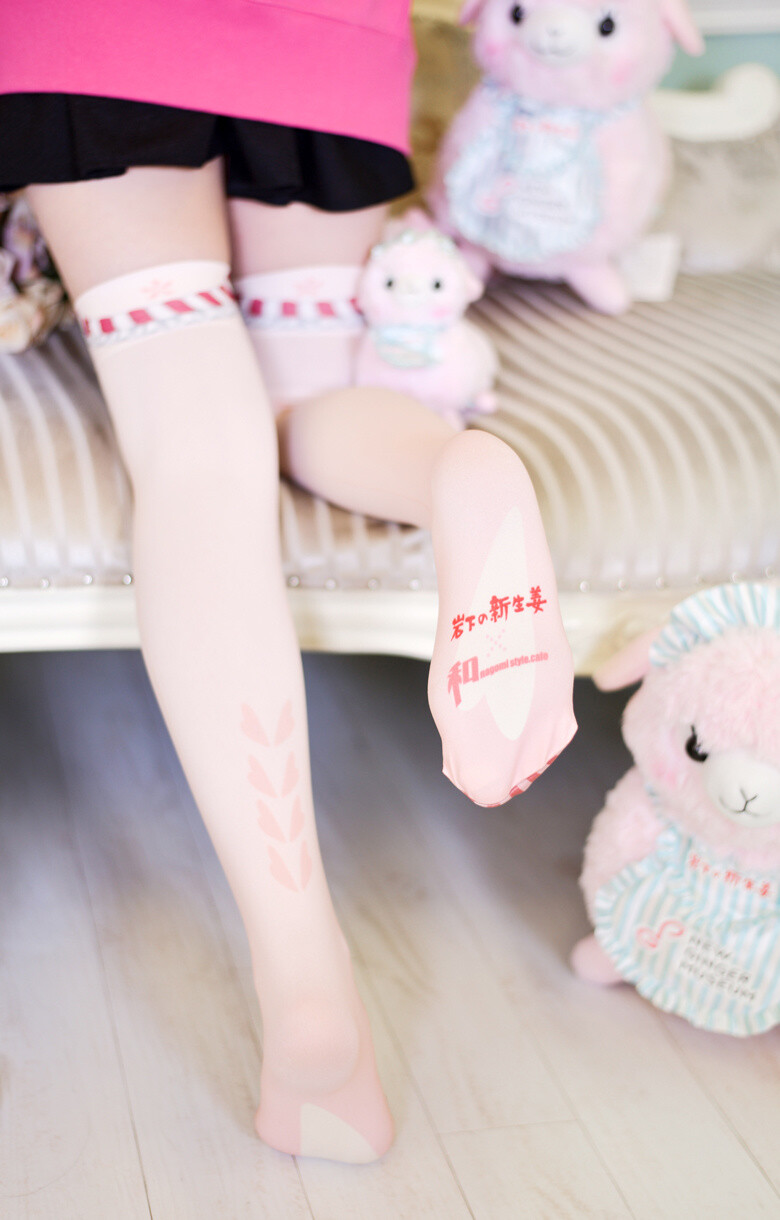 Akihabara Culture & Iwashita New Ginger Come Together! Iwashita New Ginger×Nagomi Style Cafe Collaborative Knee-high Socks on Sale Oct. 30! 4