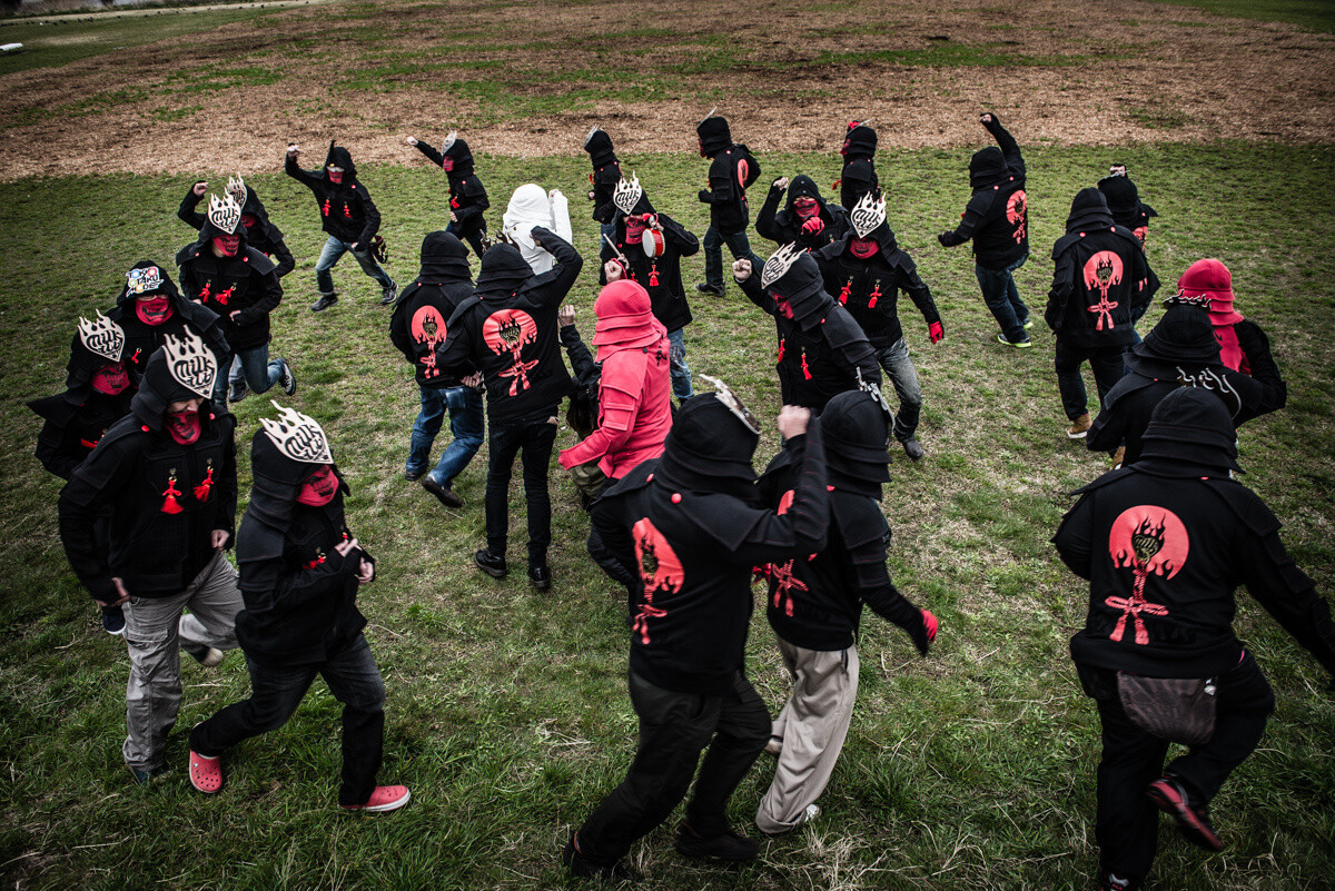 [Last Samurai?!] 30 Samurai in Modern Armor Gather for Epic Cavalry Fight 32