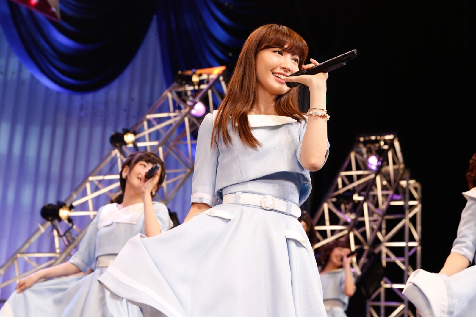 AKB48′s Haruna Kojima Makes Surprise Appearance at Nogizaka46 Concert to Debut “Kojizaka 46” Song! 4