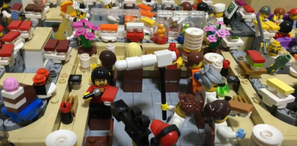 Japanese Lego fan builds a miniature, functioning conveyer belt sushi restaurant 【Video】 0
