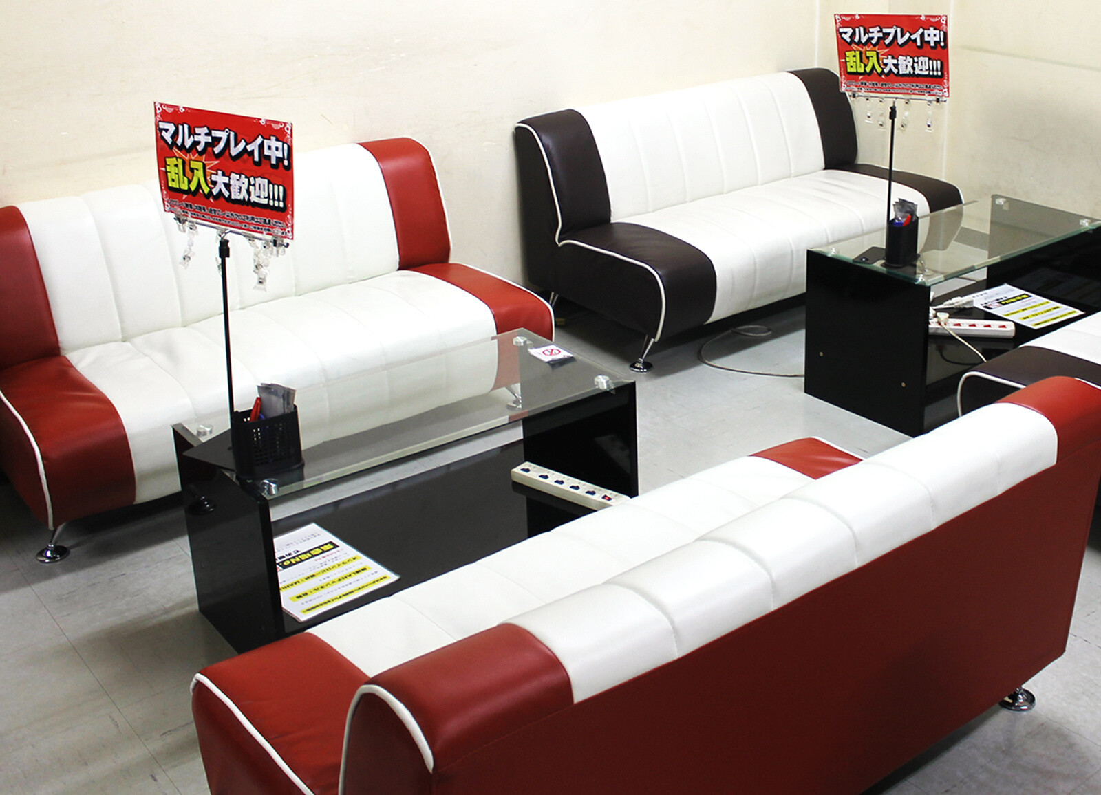 Portable Game Cafe Akihabara Shukaijo: Handheld Games, Cell Phone Games, Play Them All Here! 11