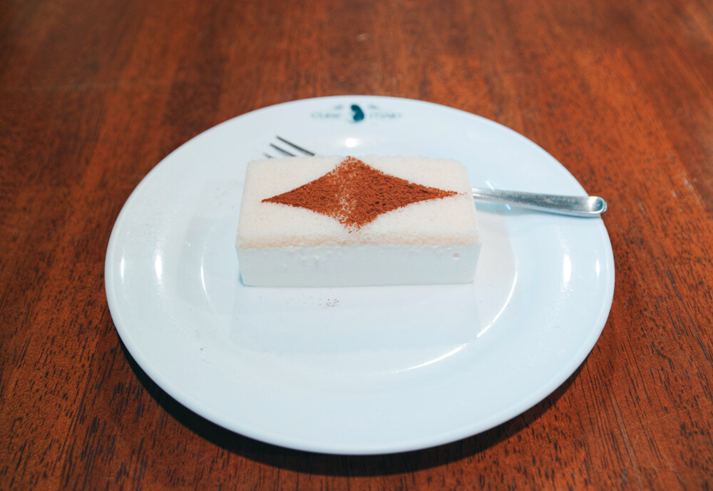 The “One-Star Cake” is simple yet rich in taste. Price: ¥450 (Drink Set: ¥650) 7