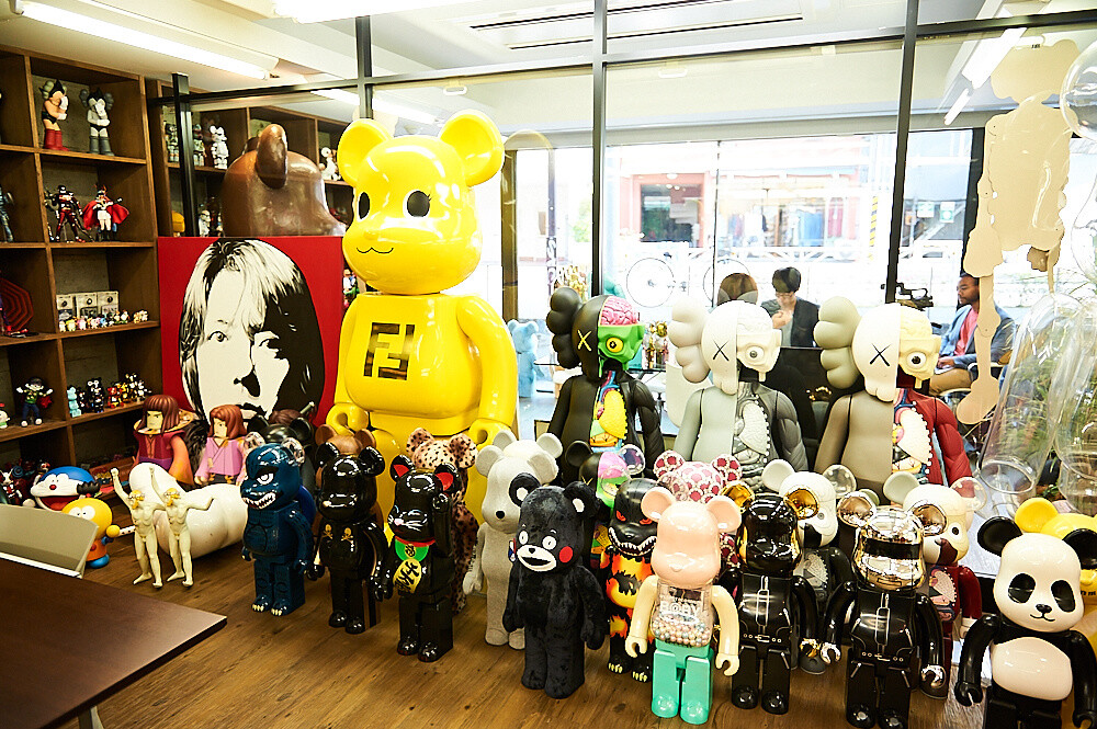 Art of Figure Making: MEDICOM TOY and BE@RBRICK 13