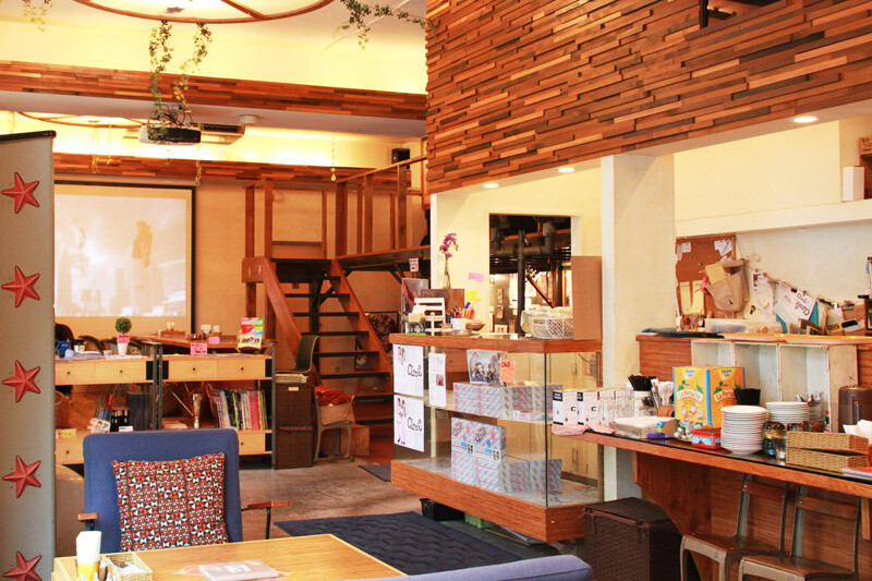 The interior of Ufotable Cafe had ornaments based on ClariS’ new album, "Second Story." 1