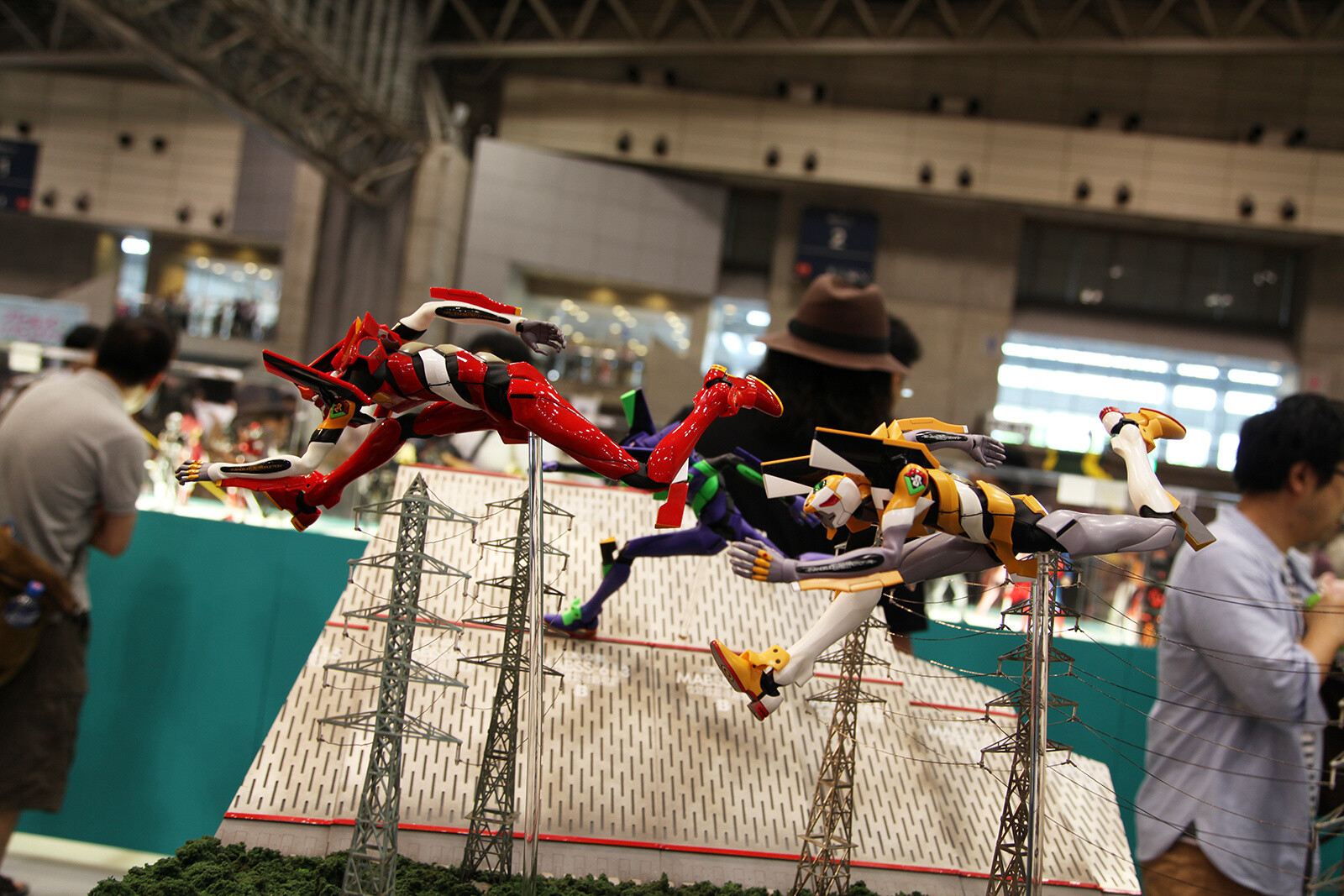 Summer Wonder Festival 2013 Opens! Attendee's Passion and Quest for the Highest Quality Kits Run High! 20