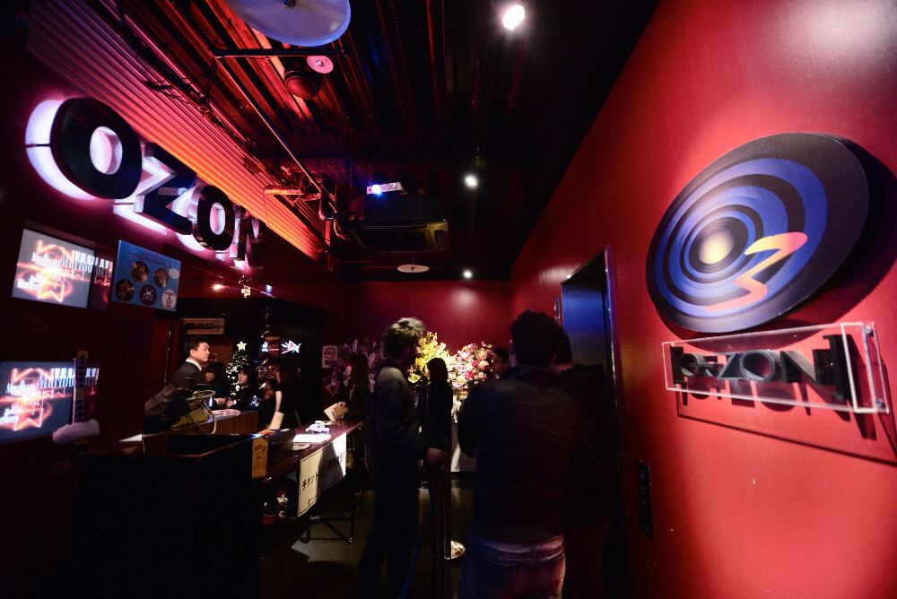 The club was wrapped in a whimsical atmosphere. 1