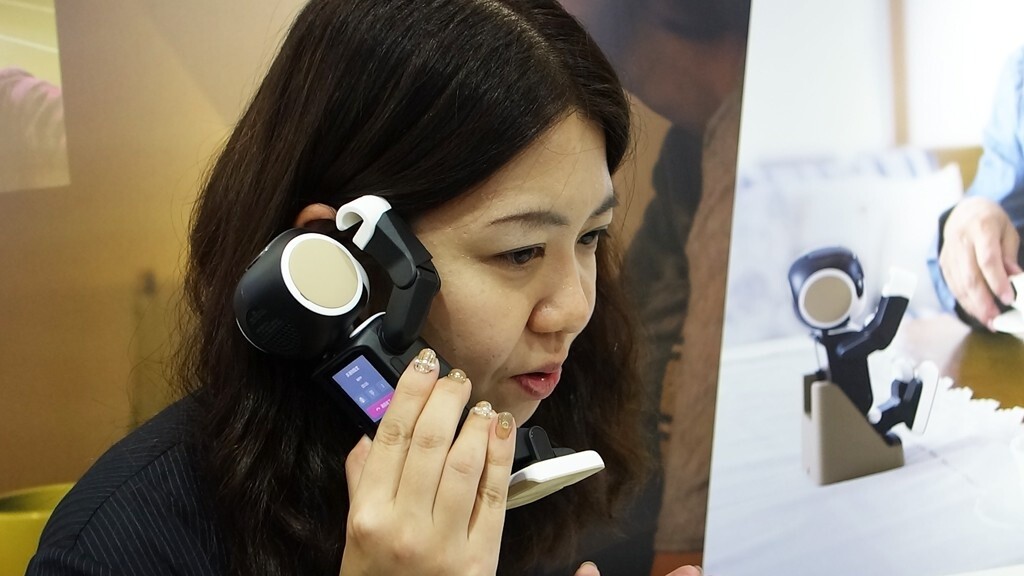 It’s Not a “Smartphone” - It’s “RoBoHon”! Sharp Debuts “RoBoHon” Robot That Also Turns into a Smartphone at CEATEC 2015 2
