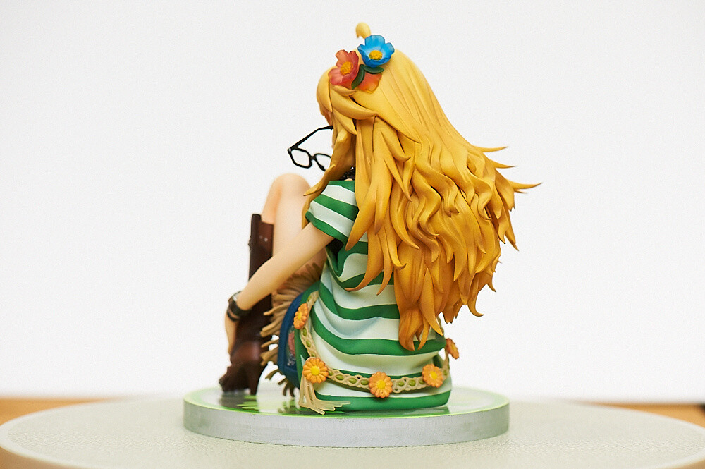 The hair is also splendid! 28