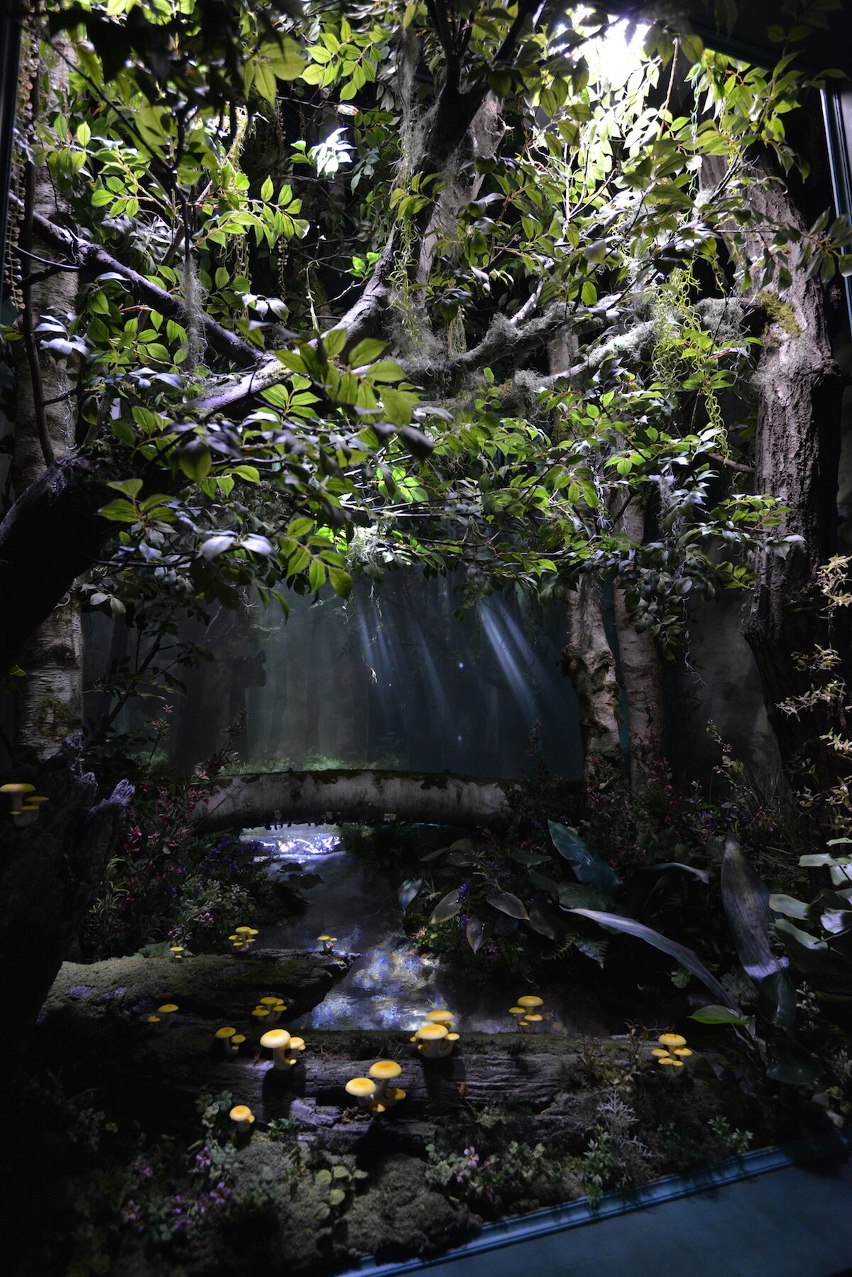 © 2014 GNDHDDTK; Production Design by Yohei Taneda 17