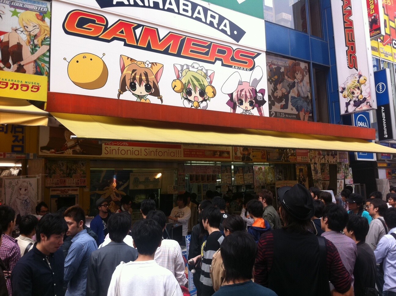 DJ Kazu Takes Over a Store in the Sacred Land of Anime Songs! Famous Music Echoes Through Akihabara 2