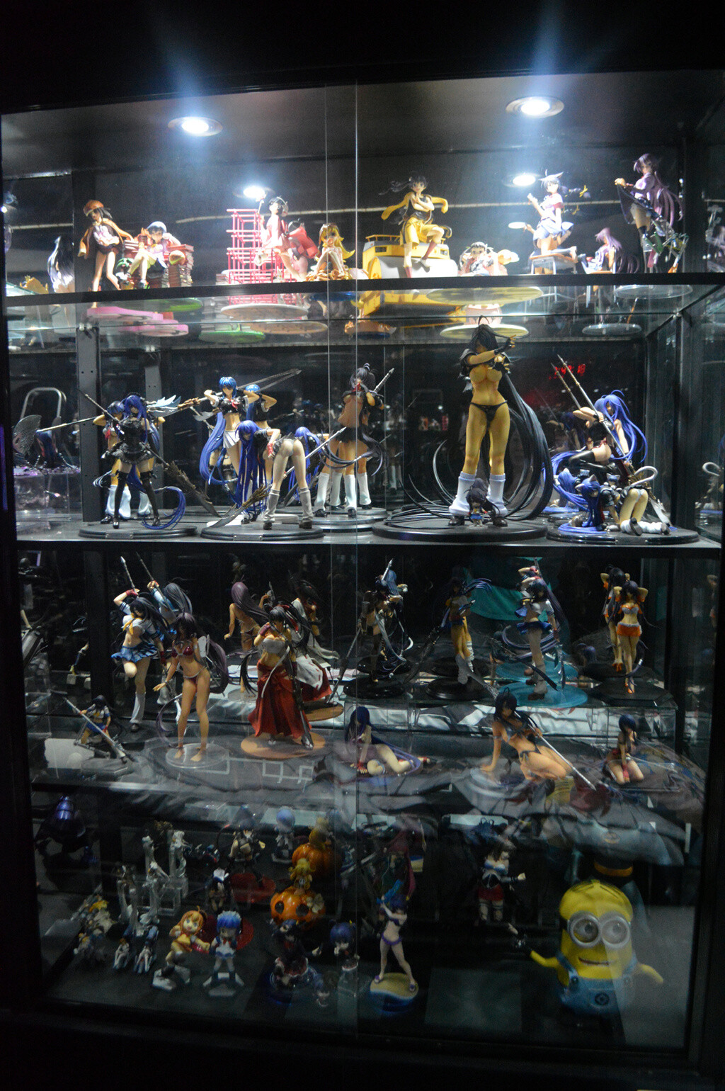 What’s an otaku room? Let’s find out with the winner of the Facebook Otaku Room Photo Contest! 11