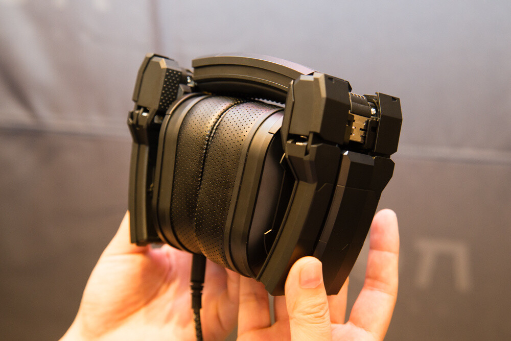 Transforming Headphones Made from an Incredible 256+ Parts! New Brand Now on Sale from Good Smile Company and Linkin Park’s Mr. Hahn 16