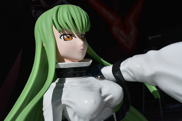 Life-Size Figures of Lelouch and C.C. Set Up in Front of Bellesalle Akihabara 8