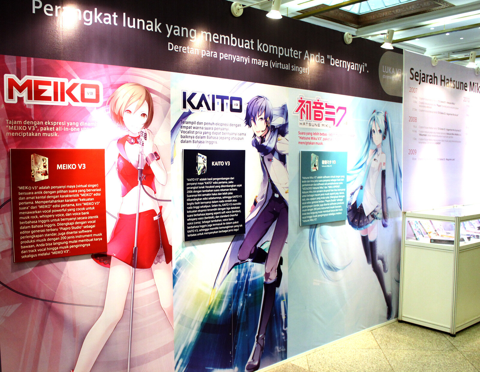 You could learn about the history of Hatsune Miku and Vocaloid from this booth. 18