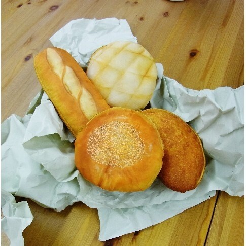Bread-shaped pouches - just like the real thing! 0